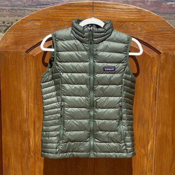 EUC Patagonia women’s Down Sweater Vest (Size Small) - Picture 1 of 10